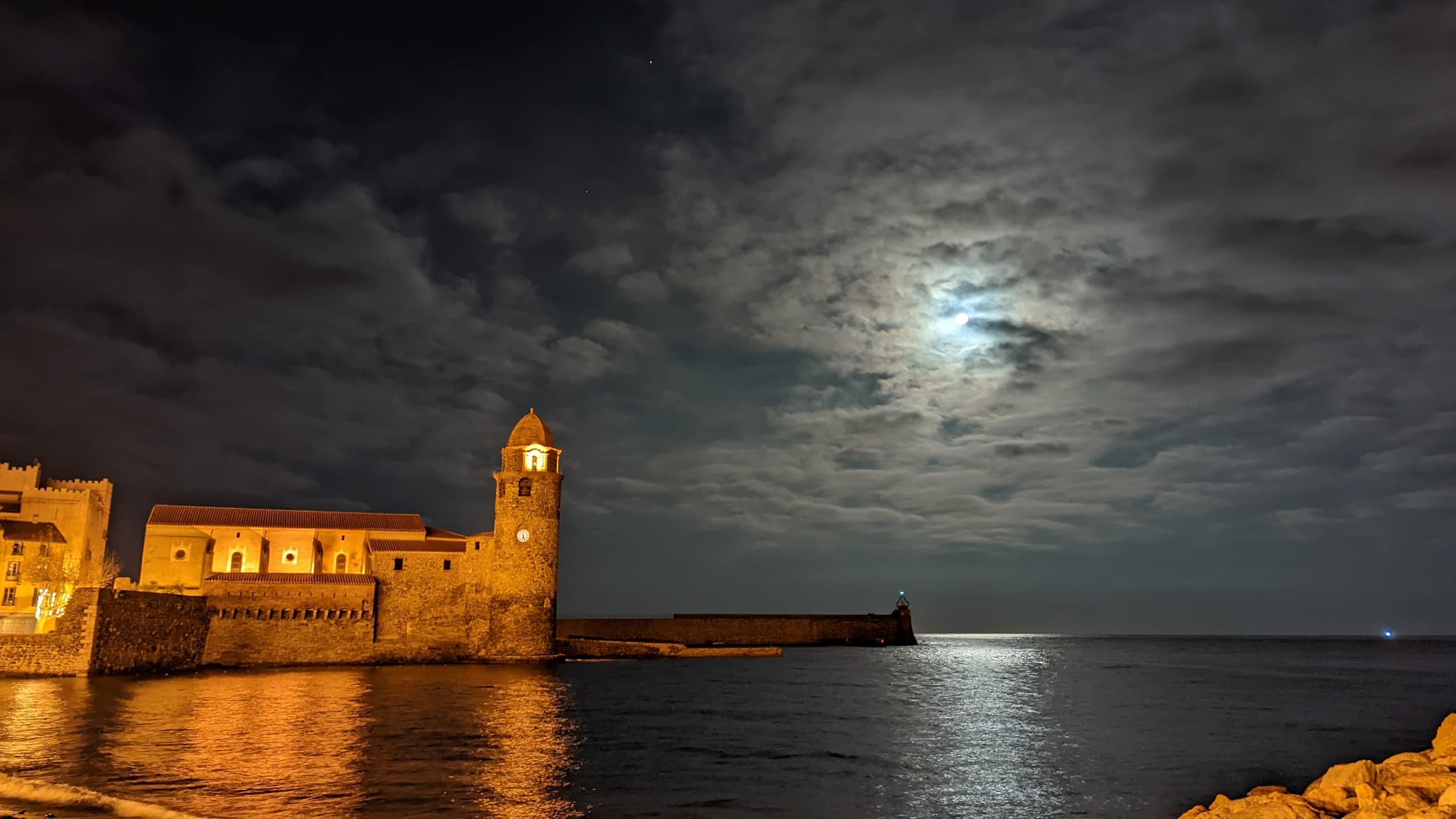 Le clocher de Collioure au clair de lune