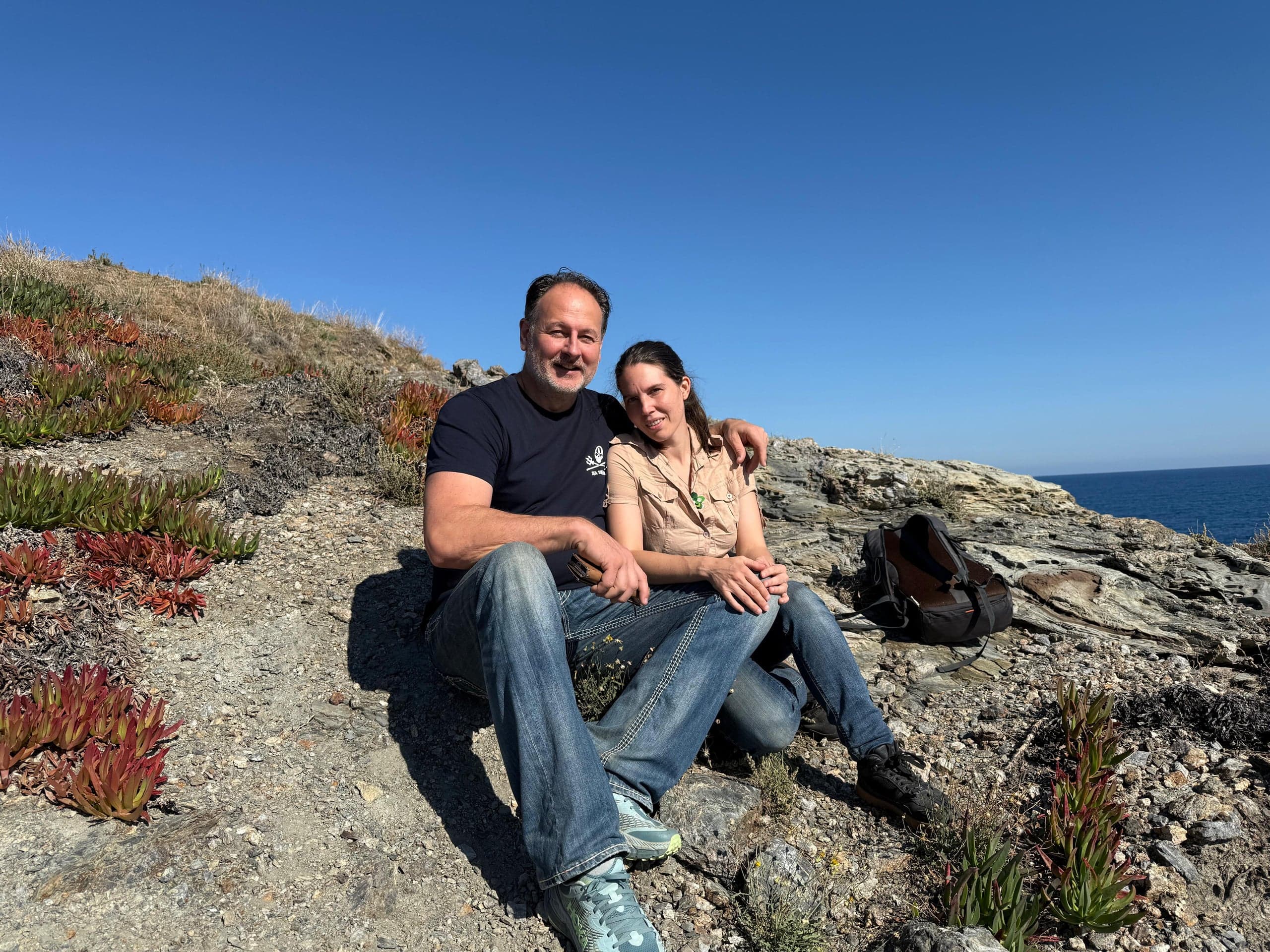 Aurélie et Max, vos hôtes, au bord de la mer près d'Argelès